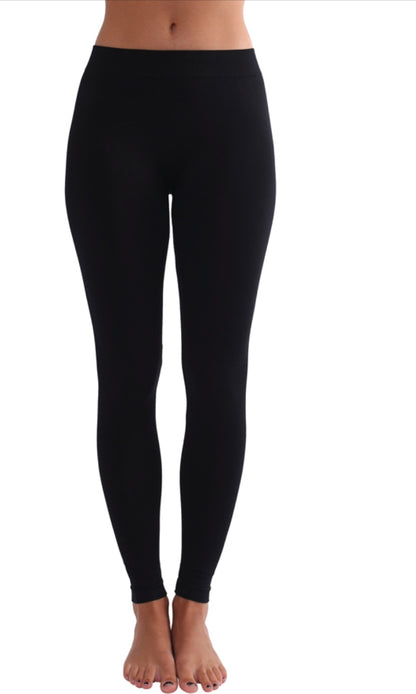 The Essential Black Seamless Leggings – One Size & Plus