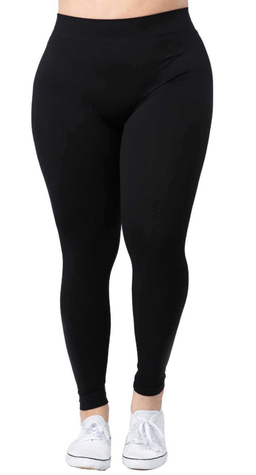 The Essential Black Seamless Leggings – One Size & Plus