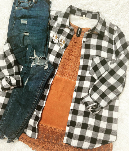 The Northwood Black & White Fleece-Lined Plaid Flannel